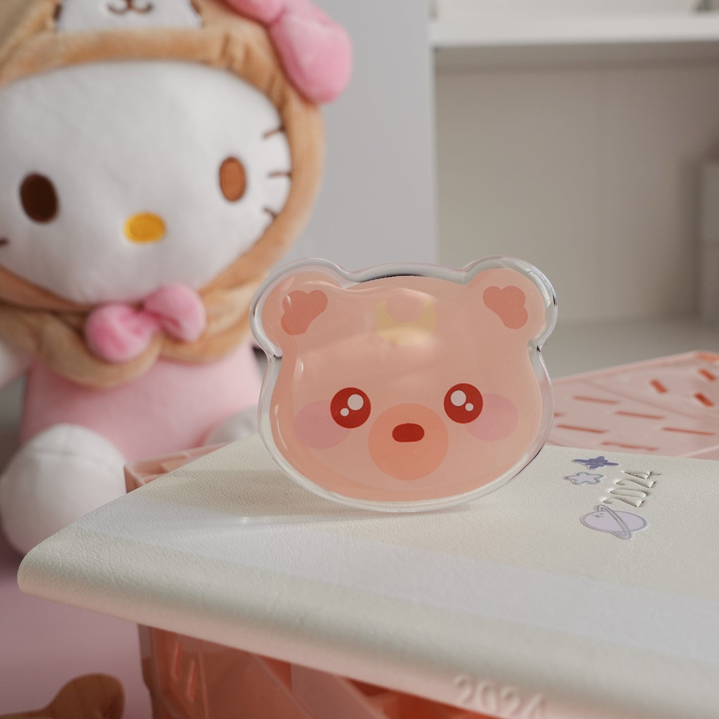 Pluto Phone Holder